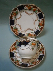 VINTAGE MIX & MATCH ENGLISH CHINA FLORAL IMARI DESIGN CUP, SAUCER & PLATE TRIO. - Picture 1 of 4