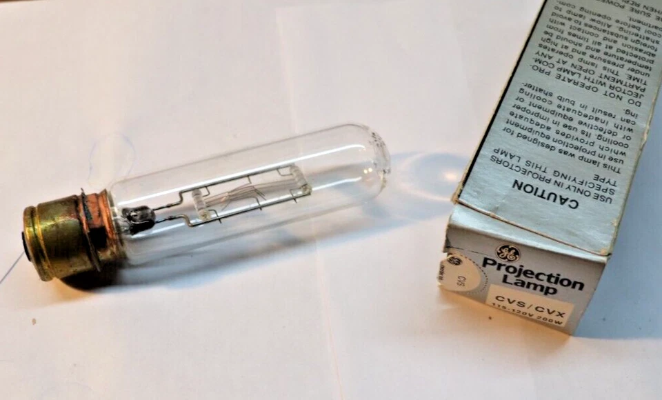Repuesto bombilla proyector -CVS/CVX - 200W 120V - GE - para Keystone A-72, A-74 Foto 1 de 1