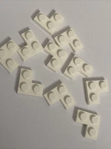 LEGO Lot of 10 White 2x2 Corner Plate Pieces E-1 - Picture 1 of 4