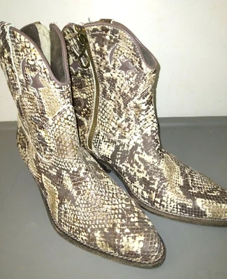 Ботинки ZiGi NY «Она животное» луна и звезды искусственная змеиная кожа размер 7,5 М - Изображение 1 из 4