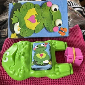 Avon Paddlewog Frog Floating Soap Dish & Soap Vintage 1960's NOS New - Picture 1 of 3