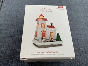 2018 Hallmark Andenken Feiertag Leuchtturm Weihnachtsschmuck #7 in Serie Neu im Karton - Bild 1 von 10