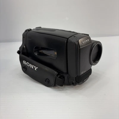 SONY CCD-TR420E HANDYCAM CAMCORDER VIDEO 8 *UNTESTED*  - image 1 of 4