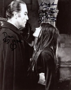 CAROLINE MUNRO SIGNED HANDSIGNIERT 8x10 FOTO SEXY SCHAUSPIELERIN MODEL SELTEN BECKETT BAS - Bild 1 von 2