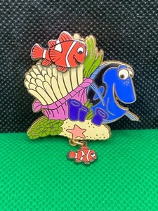 Prendedor Colección Disney/Pixar Buscando a Nemo Marlin Dory Cuelga Monty Maldovan - Imagen 1 de 6