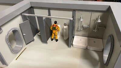 Inodoro comercial de baño, urinario, puestos para diorama GI Joe escala 3,75" 1:18 Foto 1 de 2