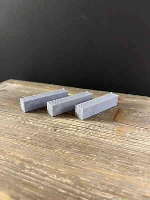 N SCALE 1:160 STORAGE CONTAINERS 40’ (3pk) - Image 1 of 4