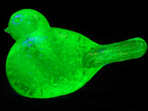 Green Vaseline glass Bird songbird animal uranium paperweight selenium yellow 2"