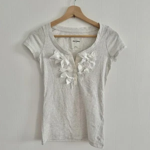 Abercrombie Light Grey Cotton Short Sleeve Henley With Bows Girl’s Medium Y2K - Picture 1 of 3