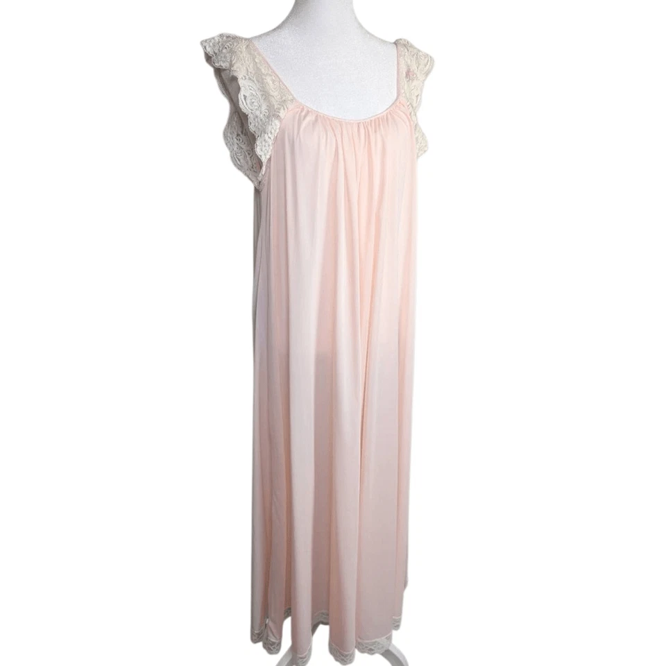 Camisón vintage de nailon transparente de encaje rosa melocotón claro Saks Fifth Ave S Petite Foto 1 de 4