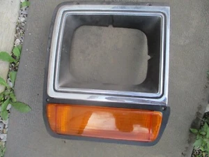 86-90 Dodge Ram Pickup RH CHROME Headlamp Bezel w/Park Lamp - Foto 1 di 4