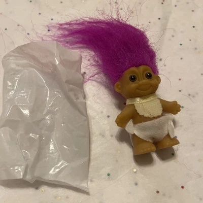 Cabello magenta Russ Baby Troll vintage con babero y pañal nuevo stock antiguo Foto 1 de 3