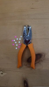 Fiskars Cushioned Grip FLOWER 1/4" Hand Punch Lightly Used Vintage Orange - Picture 1 of 6