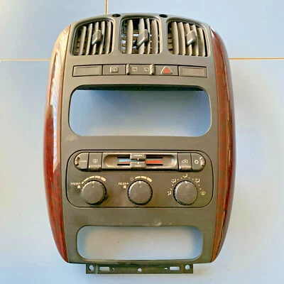 Tapicería de tablero central Chrysler Town & Country Caravan 2001-2007 05009175AA Foto 1 de 4