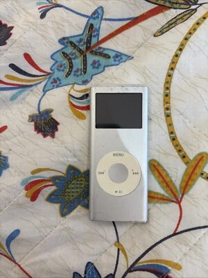 Apple iPod Nano A1199 2nd Generation 2GB Argento Silver N17 - Immagine 1 di 4
