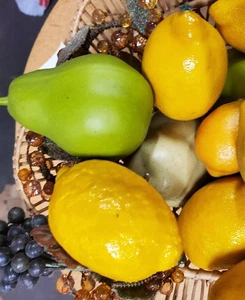 23 pcs of Plastic fruit Lemons, Pears, and Grapes in wicker basket - Picture 1 of 7