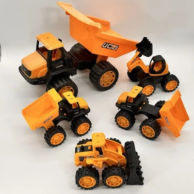 JCB Construction Toy Vehicles Bundle Tractorr Bullldozer Skip Truck Digger - Image 1 of 4