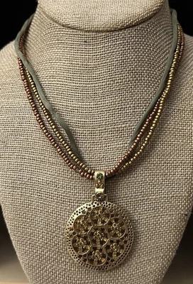 Collar Colgante Premier Designs Triple Hilo "Bambú" Estrás Verde Foto 1 de 4