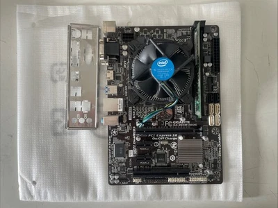 GIGABYTE GA-B85M-HD3G, inkl. Prozessor Intel i5-4460, 4GB RAM, Blende - Bild 1 von 4