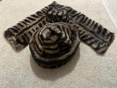 Salvatore Ferragamo Lapin/кроличий мех Tiger полоски шляпа и шарф - Изображение 1 из 4