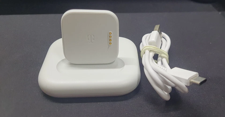 SyncUP KIDS Watch Dock - Charging Dock with USB A - USB C cable - Image 1 of 3