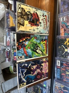 Lote de 3 libros con logotipo de DC UNIVERSE Superman Superboy años 90 - Imagen 1 de 8