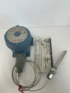 Ue United Electric E122-3BS Temperature Controller - Picture 1 of 2