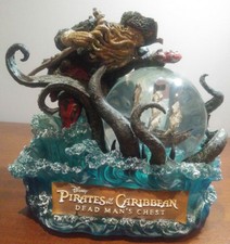 2006 Disney Pirates of the Caribbean Dead Man's Chest Musical Snow Globe see det