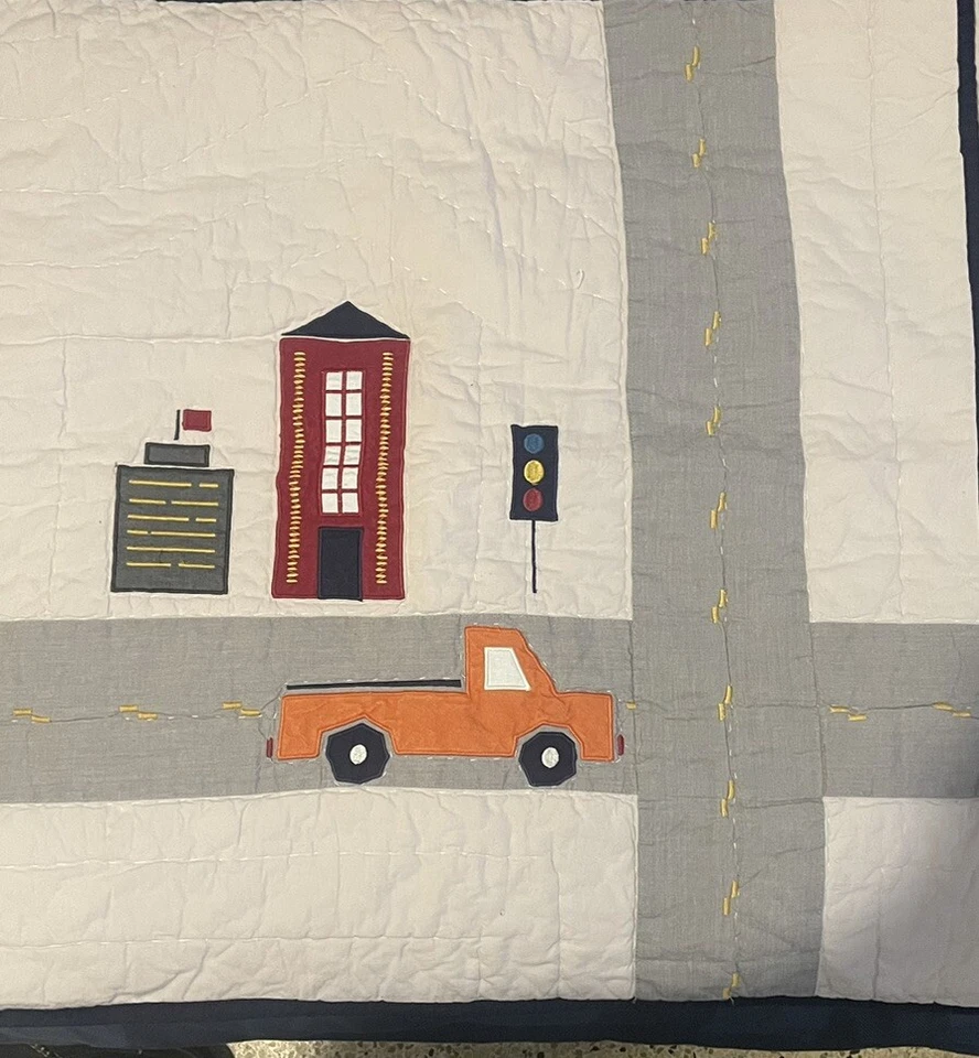 Camión acolchado Pottery Barn Kids 2 fundas de algodón 26x26 naranja Foto 1 de 4