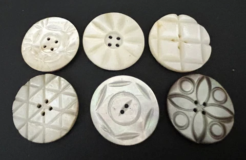 5 Medium Antique Smoky & White Pearl carved MOP /shell Buttons #908 Cover
