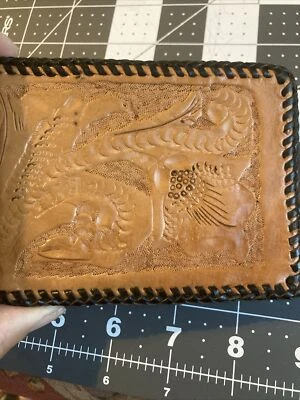 Cartera de Colección Marrón de Cuero de Vaquero Hecha a Mano Tallada para Hombres Doble Plegable Foto 1 de 4