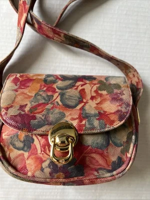 De Colección Stuart Weitzman Cartera Pequeña Bandolera Floral Punto Aleta Estilo RARO 8x6" D 3 Foto 1 de 4