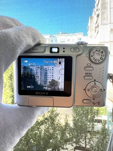 Sony fotocamera digitale Cybershot DSC-W30 6,0MP argento con caricatore - TESTATA - scheda SD - Foto 1 di 21