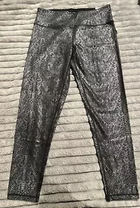 NUOVA VICTORIA’S SECRET SPORT TIGHT MEDIUM RISE STAMPA SERPENTE NERO GRANDE $69,50 - Foto 1 di 5