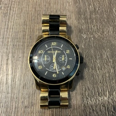 Reloj Michael Kors MK-8265 Runway Cronógrafo Negro y Dorado Foto 1 de 4