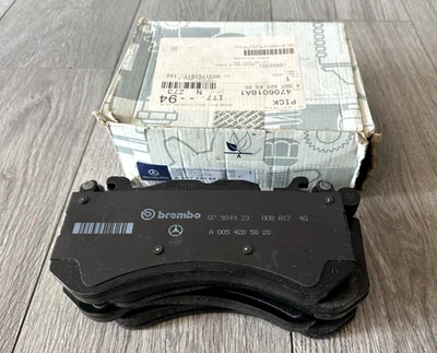 Pastilla de freno de disco delantera original OEM 2008-2015 Mercedes AMG C63, 0074206520 - NUEVA Foto 1 de 3