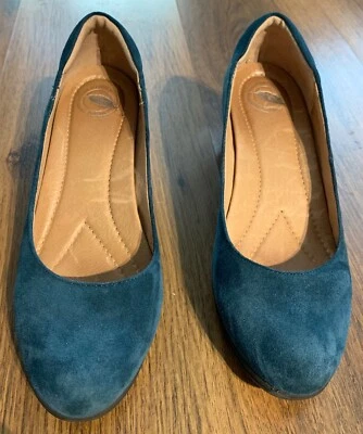 Tacones de cuña de gamuza color verde azulado Nurture talla 7M con tacón de 2 pulgadas Foto 1 de 4