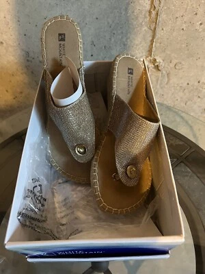 White Mountain Ladies Sandals Wedge Pewter Gold Glitter Size 8 - Image 1 of 4