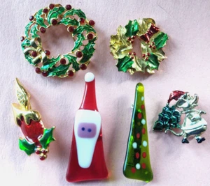 Vintage Christmas Brooch Lot Eisenberg Ice Wreath Art Glass Santa Christmas Tree - Picture 1 of 8