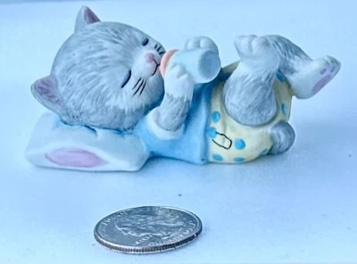 Figura bebé gato con biberón Bronson coleccionables Sri Lanka Foto 1 de 4