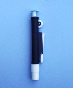 PIPET PUMP UP TO 2 mL (BLUE) - Picture 1 of 1