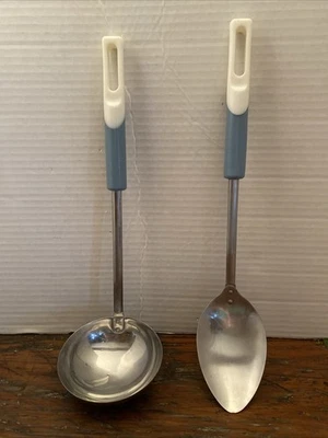 Cuchara y cucharón vintage de acero inoxidable con mango azul y blanco Foto 1 de 4