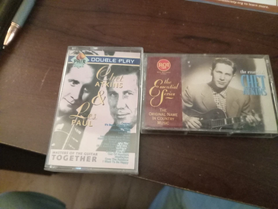 LOT OF 2 CHET ATKINS CASSETTE TAPES, THE ESSENTIAL SERIES,  CHET ATKINS LES PAUL - Image 1 of 3