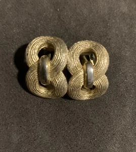 Vintage ORENA Clip On Costume Fashion Earrings Gold Tone Infinity Symbol RARE - Picture 1 of 3