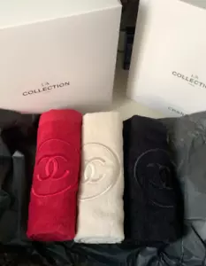 Chanel Beaute Authentic Set of 3 Face Towels with Original Box 2023 Gift - Picture 1 of 7