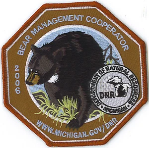 2006 MICHIGAN DNR SUCCESSFUL BEAR HUNTER PATCH -DEER-TURKEY-ELK-MOOSE-FISHING - Picture 1 of 1