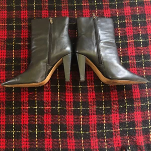 Vince Camuto Women's Over Ankle High Heel Boots Size 11M Black Leather - Picture 1 of 11