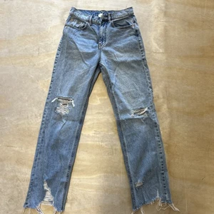 Urban Outfitters BDG Cowboy Jeans Damen Gr. 26 Distressed Denim  - Bild 1 von 13