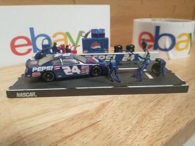 Action NASCAR  1/64 diecast #24 Pepsi Pit Stop Crew Set Jeff Gordon 1998 - Image 1 of 4
