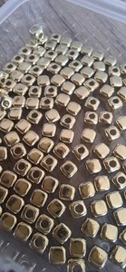 Lot de 50 perles cubes acrylique, 3 mm, Doré, neuf - Foto 1 di 1